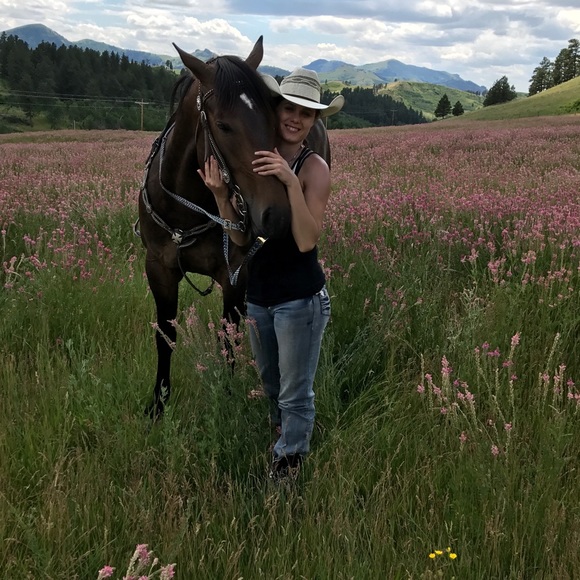 Meet your Posher, Mandi - Picture 3 of 4